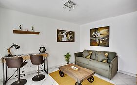 Chic Studio With Terrace In Paris